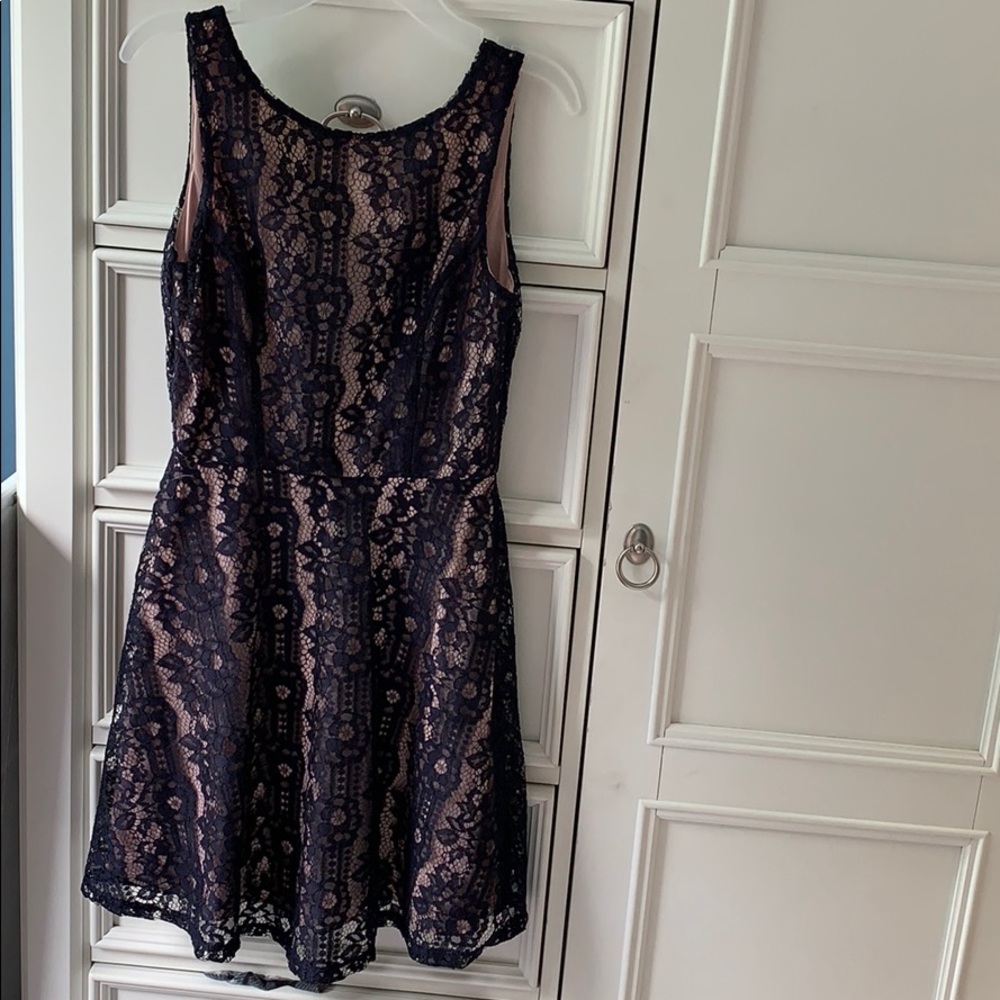 Navy blue and Tania’s pink dress